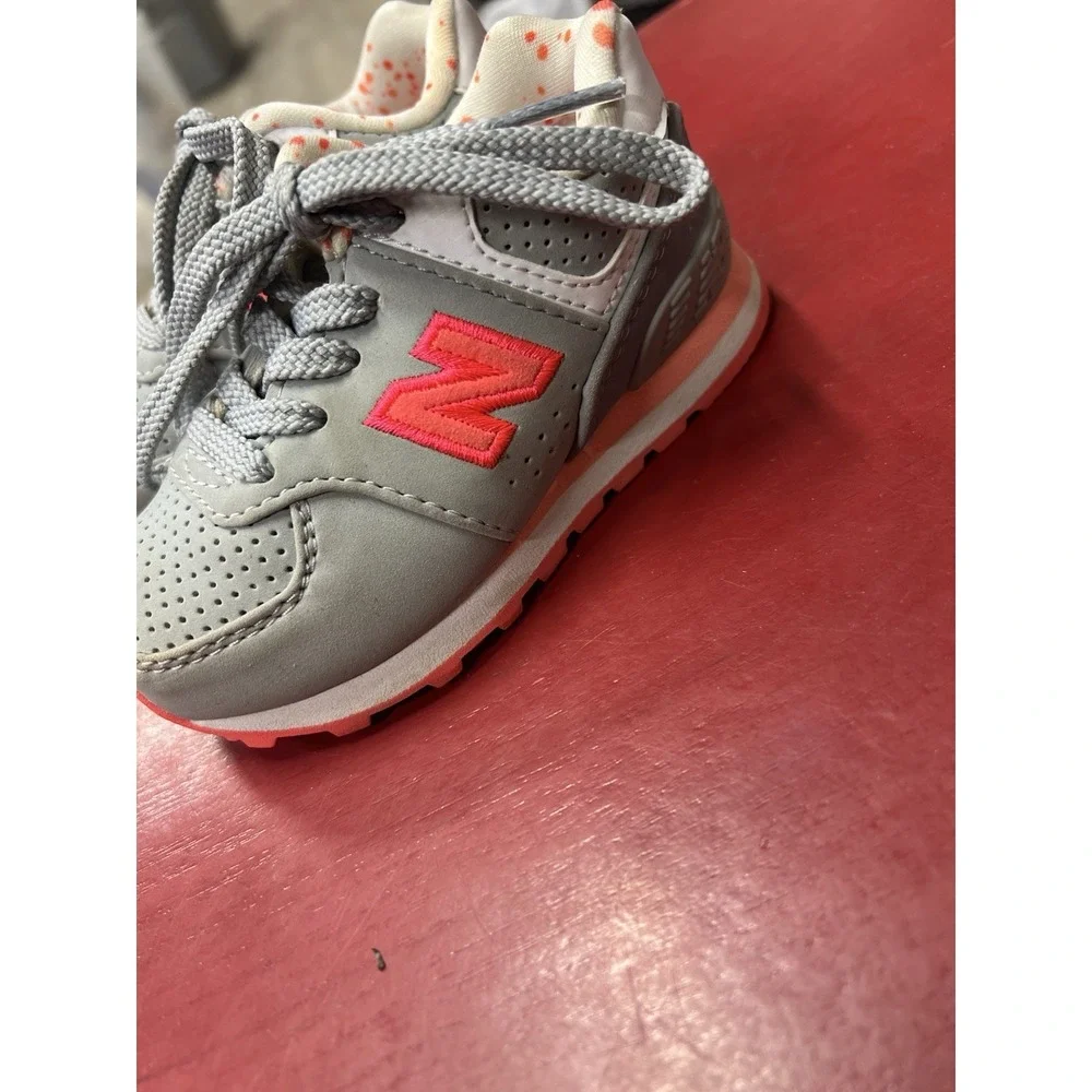 NEW BALANCE 574‎ LEATHER WALKING SHOES SIZE 5 M